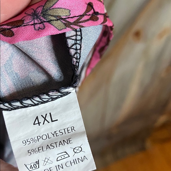 NWOT Floral Silky Short Sleeve Black and Pink Dress No Stretch - Picture 3 of 4